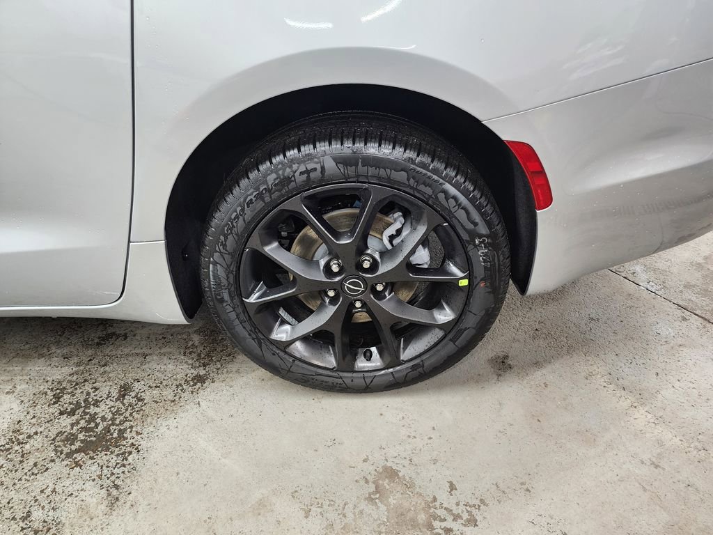 New 2026 Chrysler Pacifica Select w/ S Appearance Package image 52