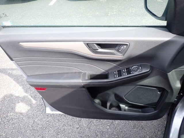 Used 2022 Ford Escape SE w/ Cold Weather Package image 20