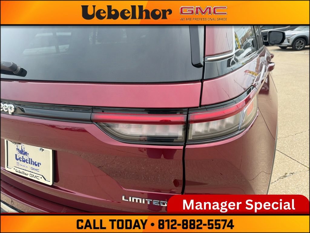 Used 2023 Jeep Grand Cherokee Limited w/ Trailer Tow Prep Group (B) AWD/4WD image 9