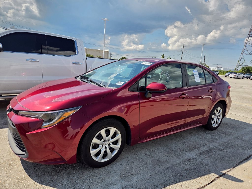 Used 2025 Toyota Corolla LE FWD image 1