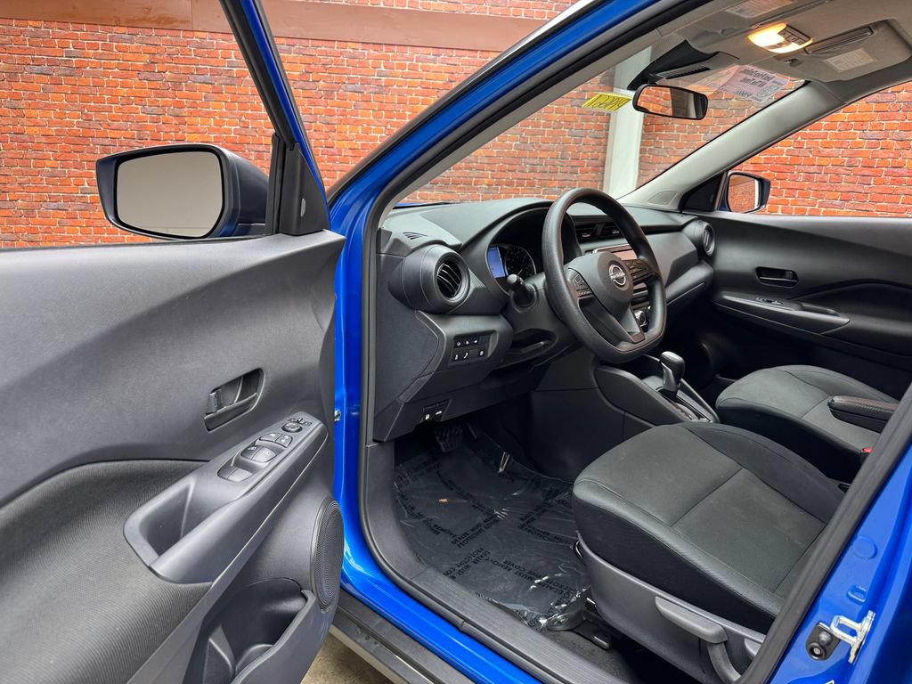 Used 2025 Nissan Kicks Play S FWD image 9