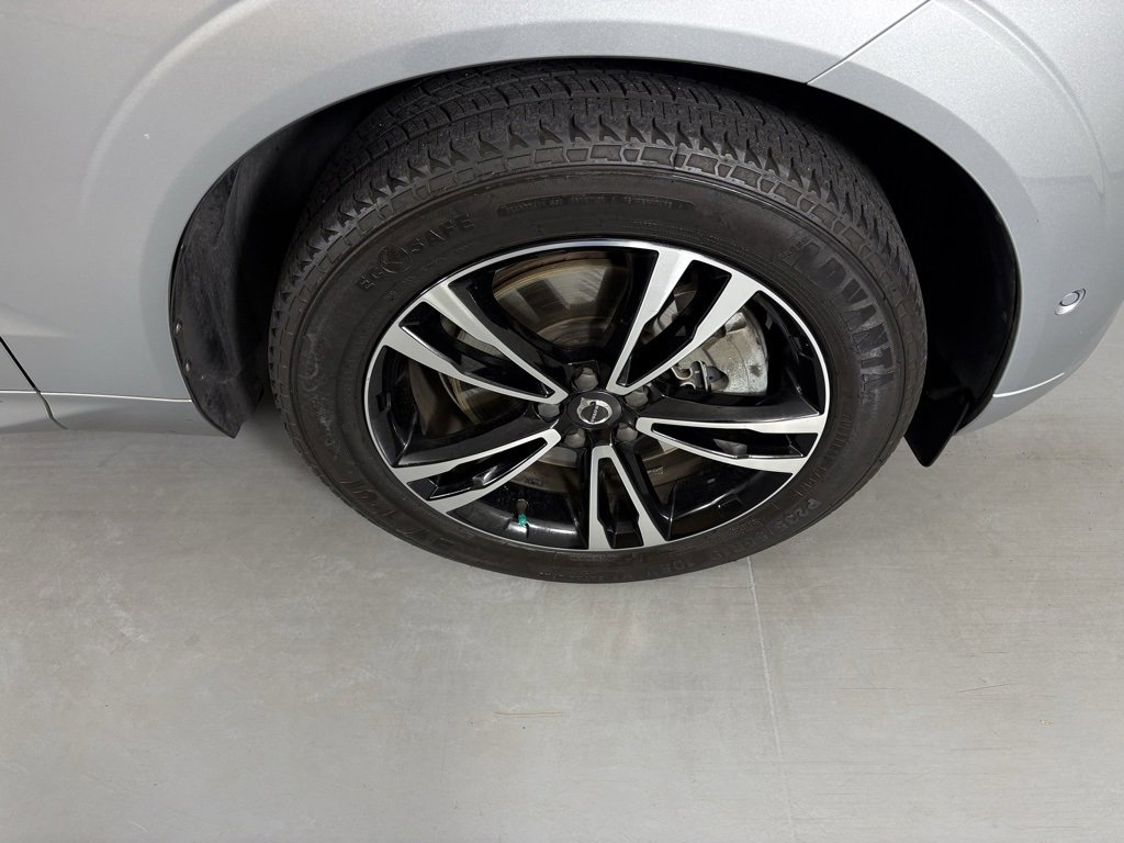 Used 2018 Volvo XC60 T6 Momentum w/ Vision Package image 11