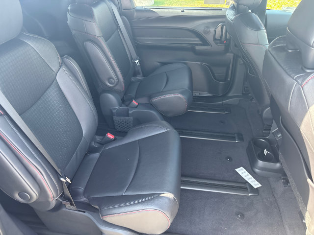 New 2026 Toyota Sienna XSE FWD image 19