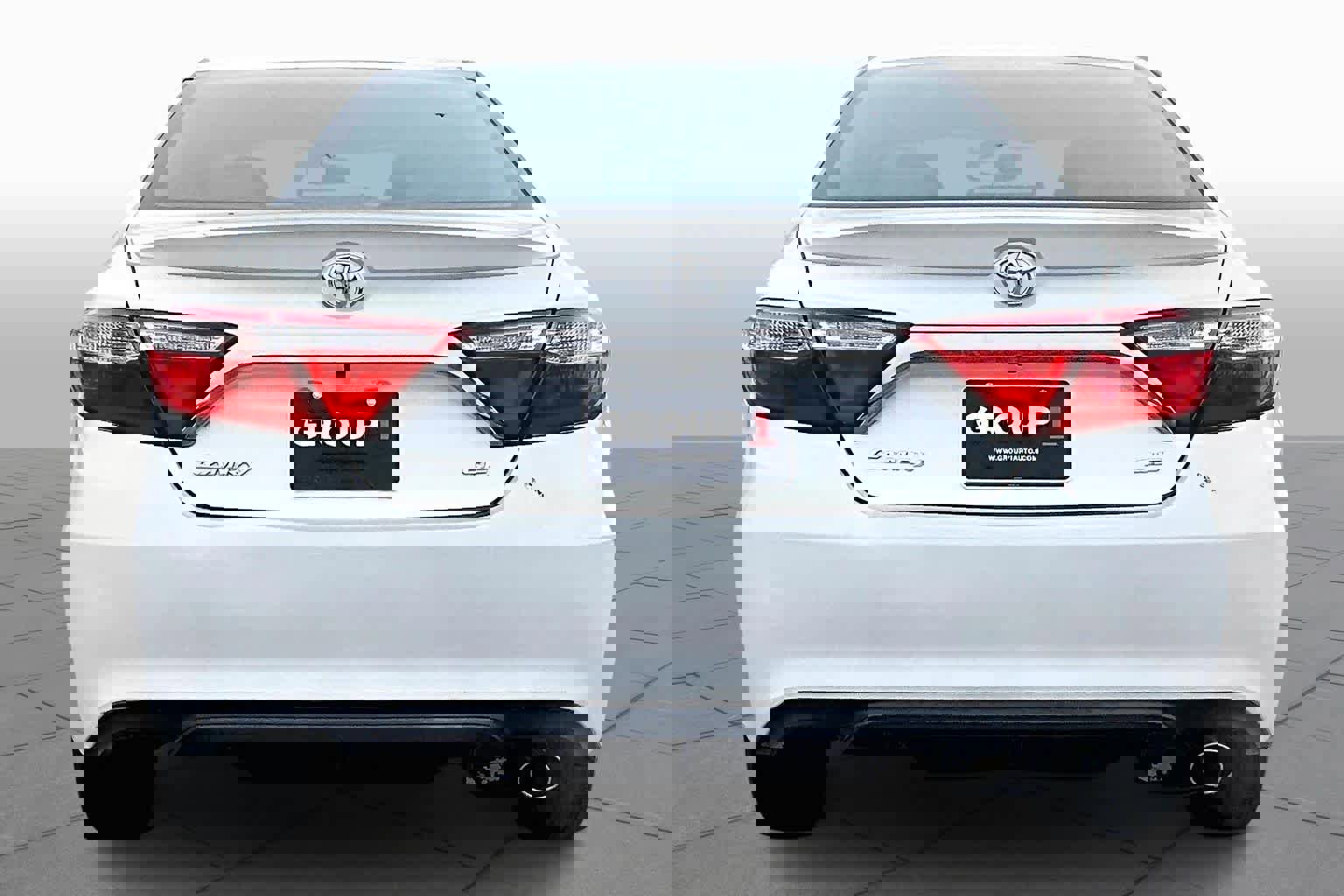 Used 2017 Toyota Camry SE image 4