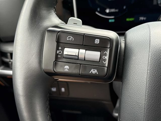 Used 2025 Hyundai Santa Fe Limited AWD/4WD image 24