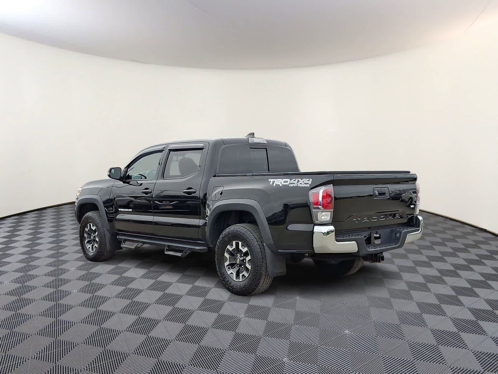 Certified 2023 Toyota Tacoma TRD Off-Road AWD/4WD image 9