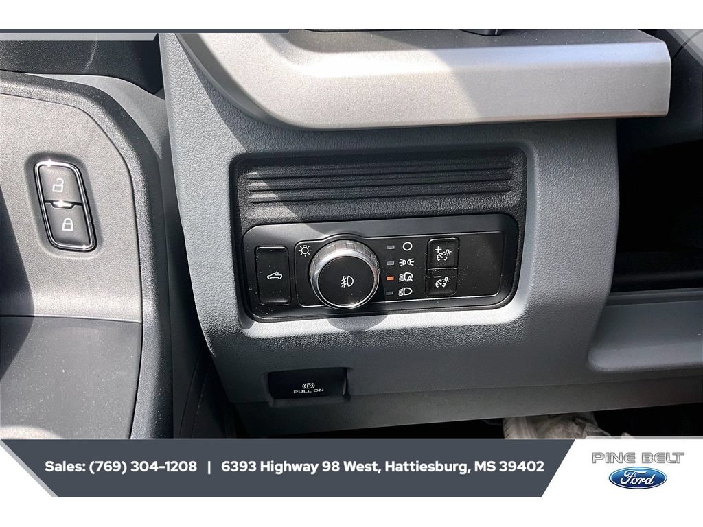 New 2025 Ford F250 XL w/ XL Chrome Package RWD image 23