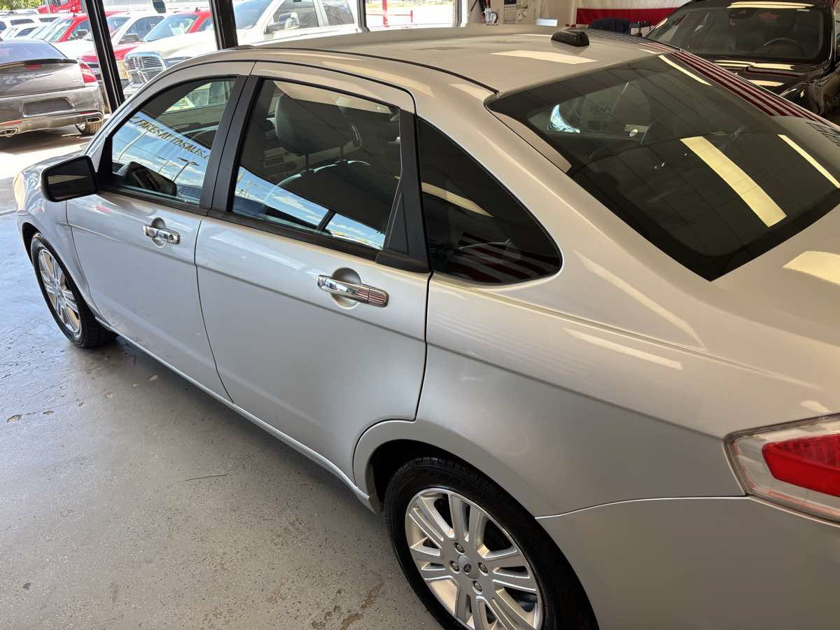 Used 2010 Ford Focus SEL FWD image 12