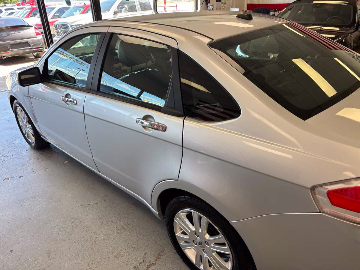 Used 2010 Ford Focus SEL FWD image 12