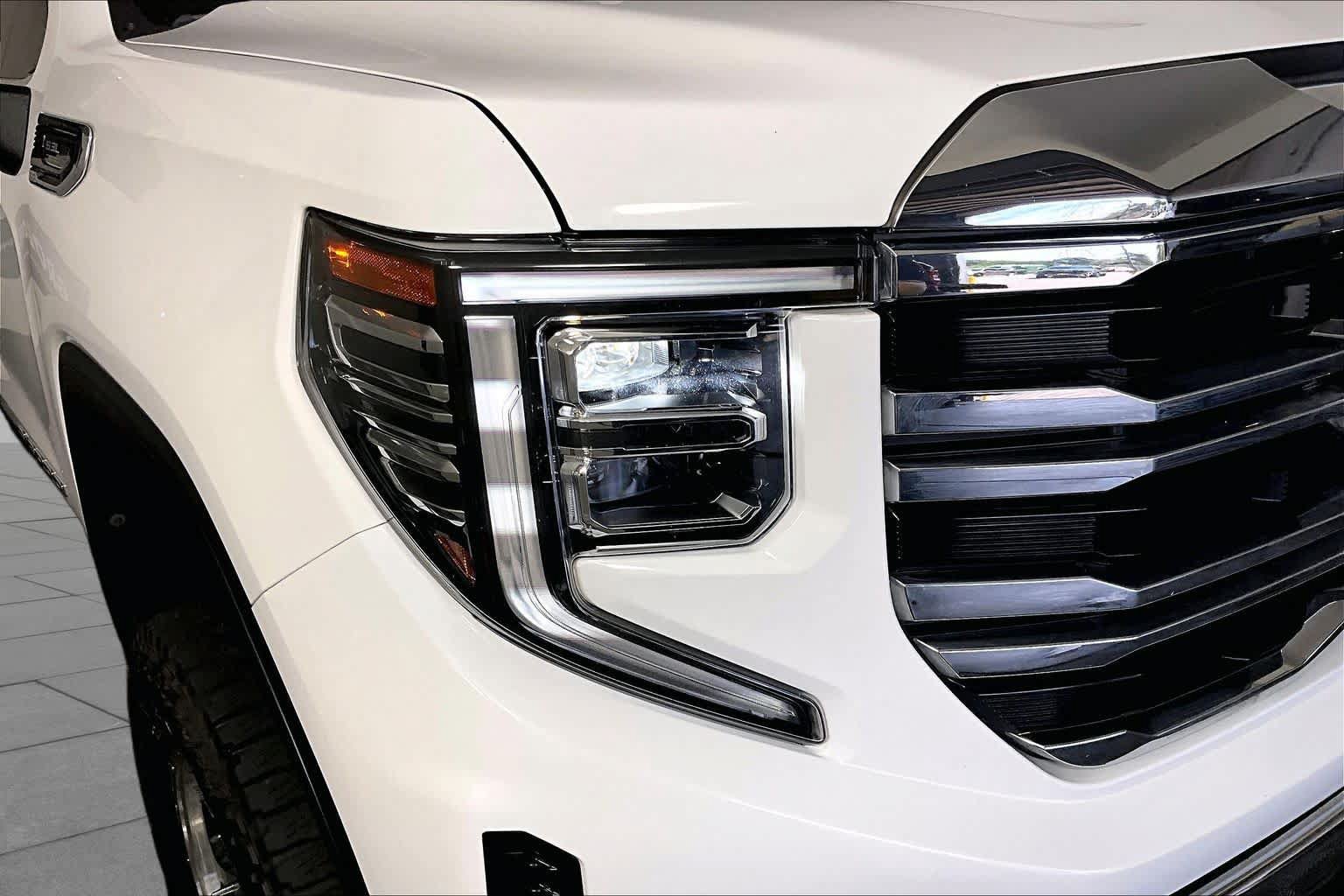 Used 2022 GMC Sierra 1500 SLT w/ SLT Convenience Package AWD/4WD image 26