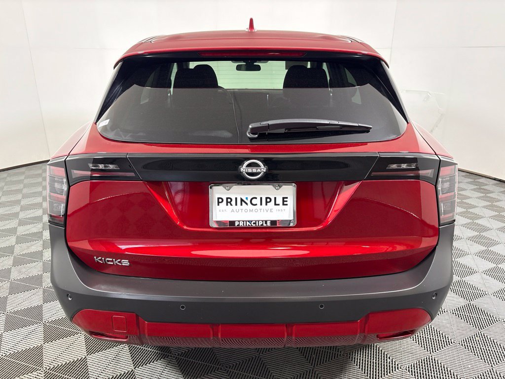 Used 2025 Nissan Kicks SV w/ Illumination Package FWD image 6