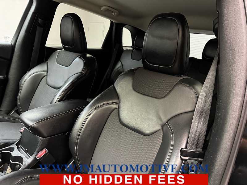 Used 2018 Jeep Cherokee Latitude Plus AWD/4WD image 13