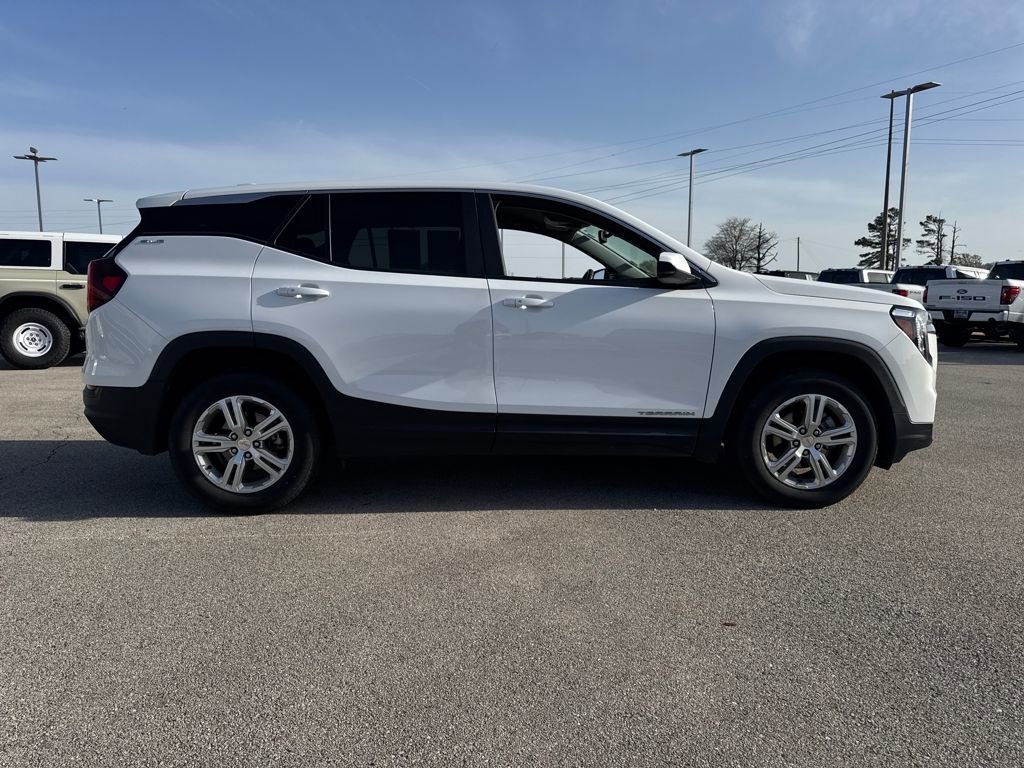 Used 2024 GMC Terrain SLE image 8