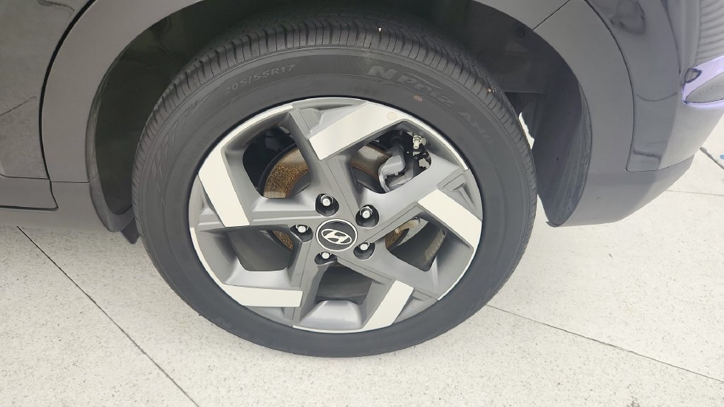 Used 2025 Hyundai Venue SEL FWD image 25