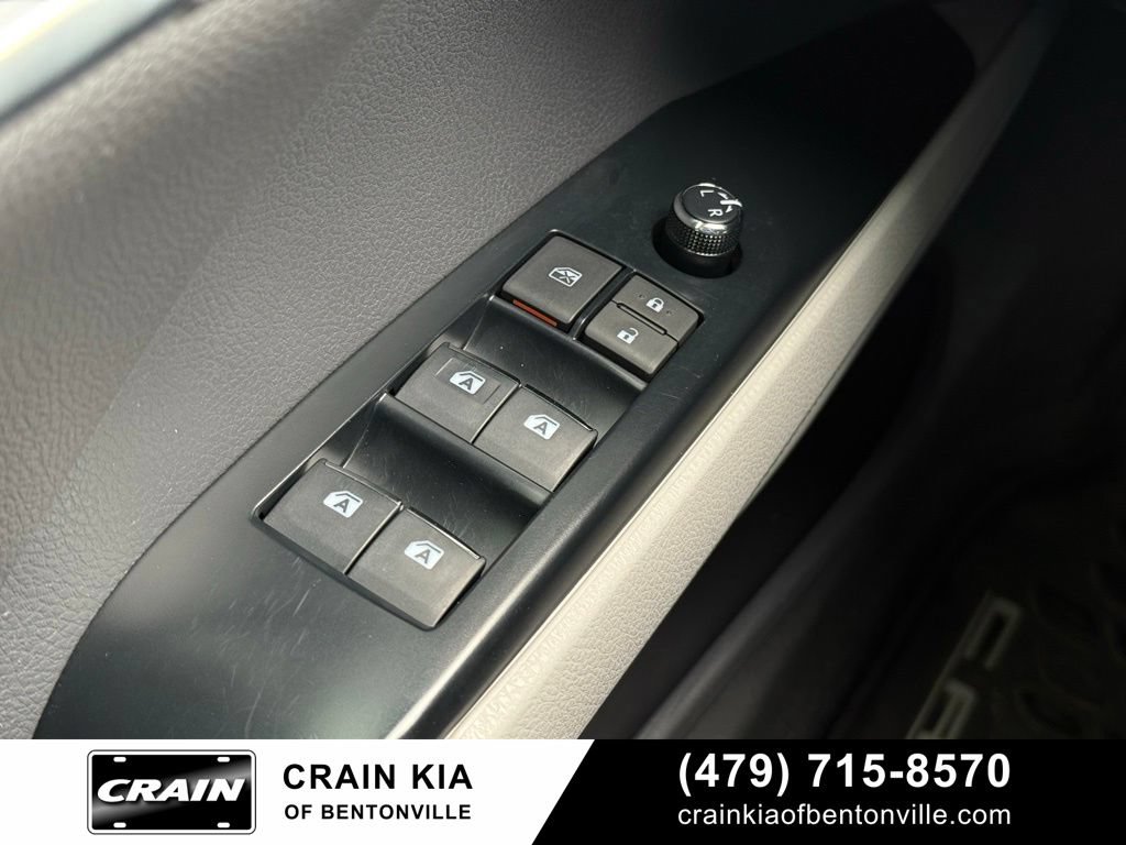 Used 2020 Toyota Camry XLE FWD image 10