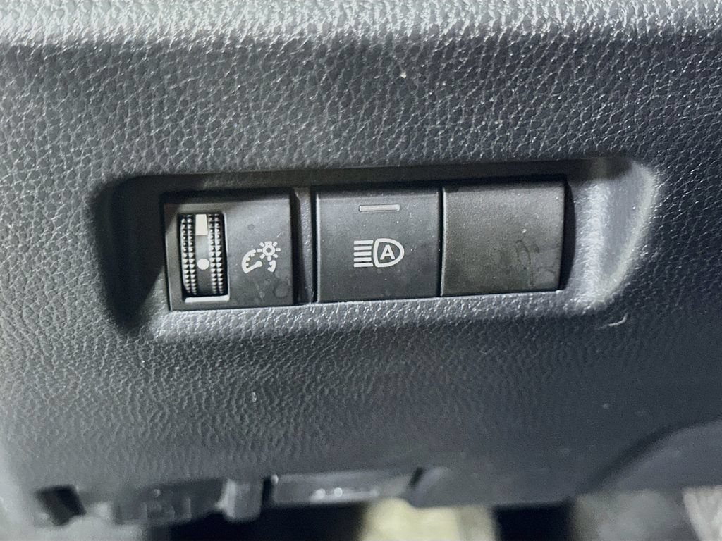 Used 2022 Toyota RAV4 XLE AWD/4WD image 23
