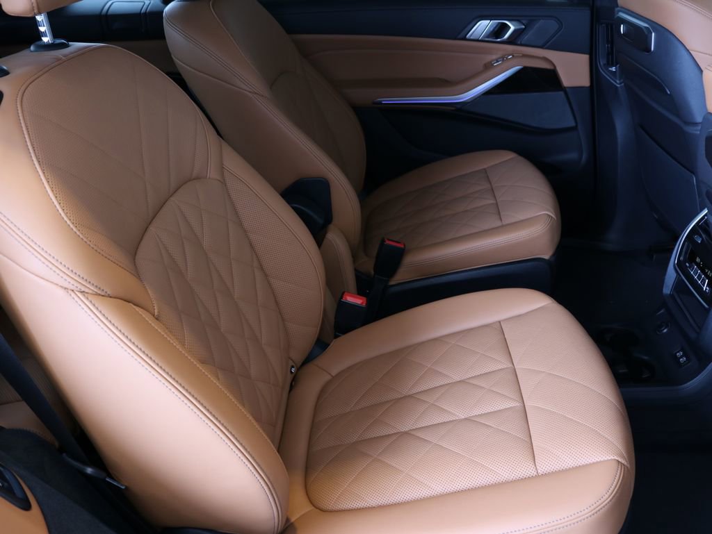 Used 2023 BMW X7 xDrive40i w/ M Sport Package AWD/4WD image 41