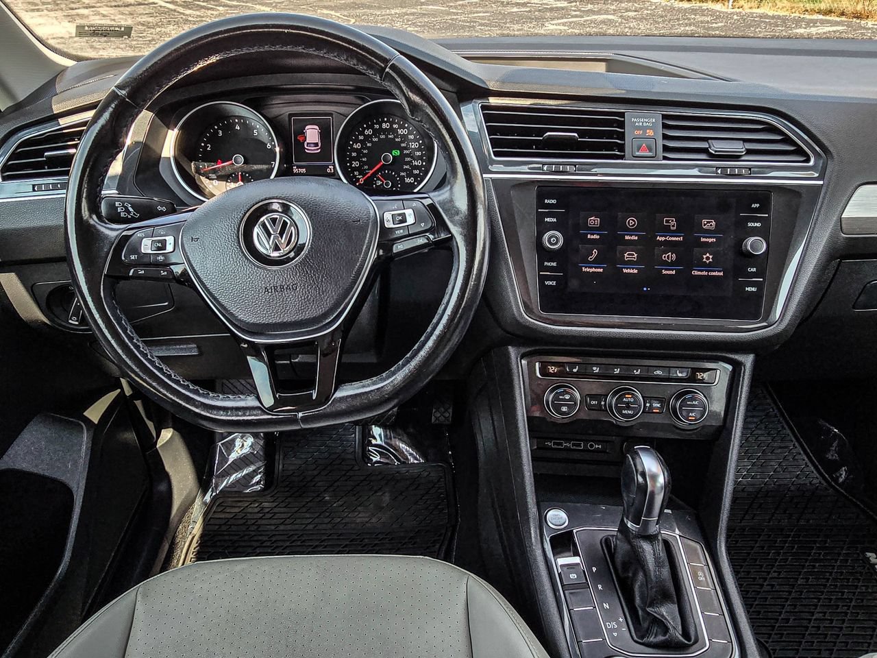 Used 2019 Volkswagen Tiguan SE AWD/4WD image 34