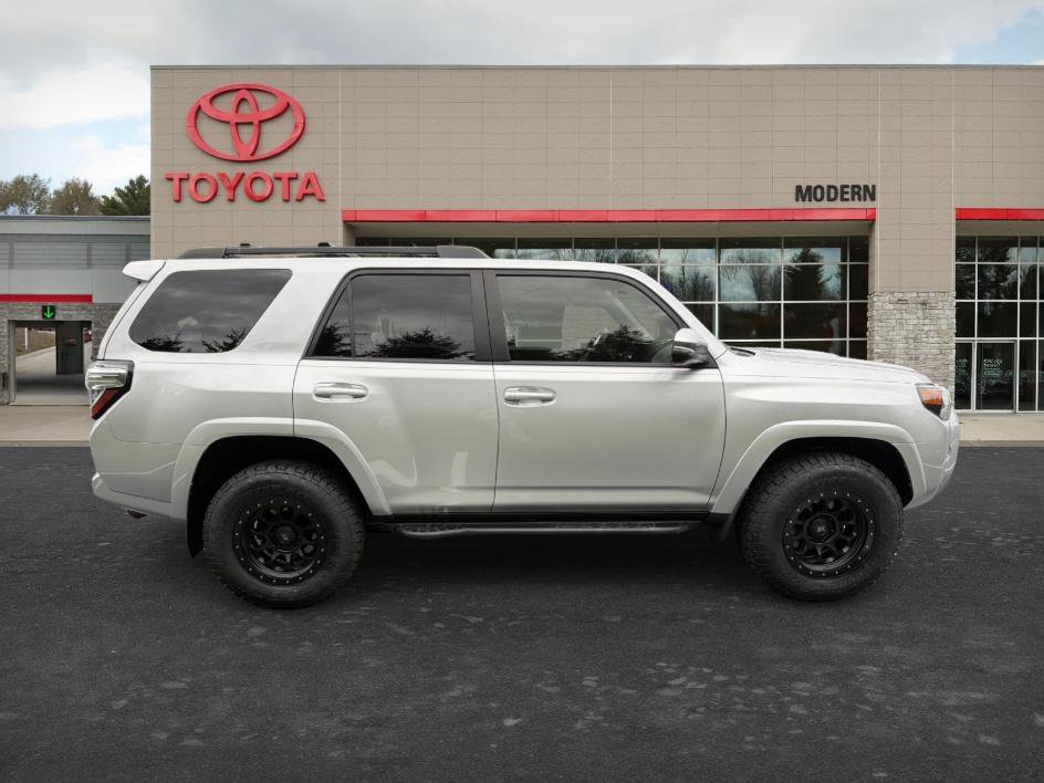 Used 2016 Toyota 4Runner Trail Premium AWD/4WD image 4