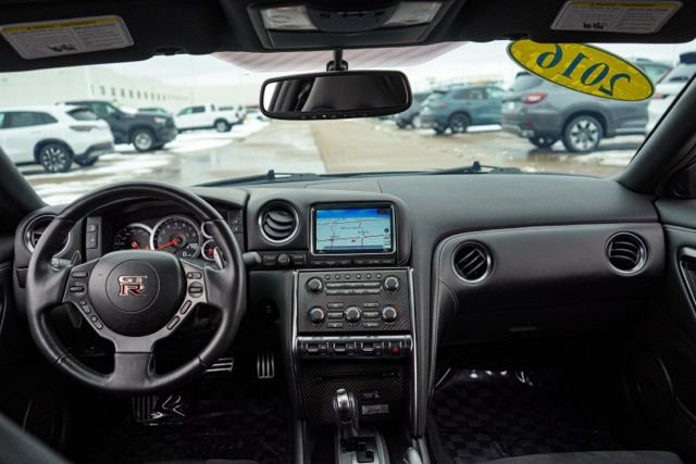 Used 2016 Nissan GT-R Premium image 14