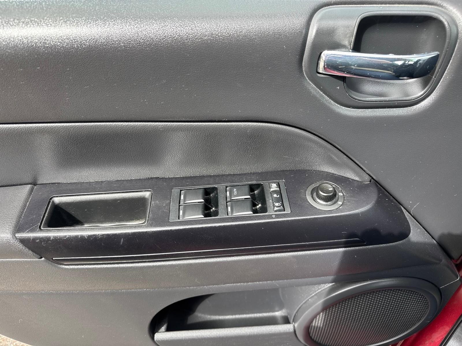Used 2015 Jeep Compass Sport w/ Power Value Group FWD image 12