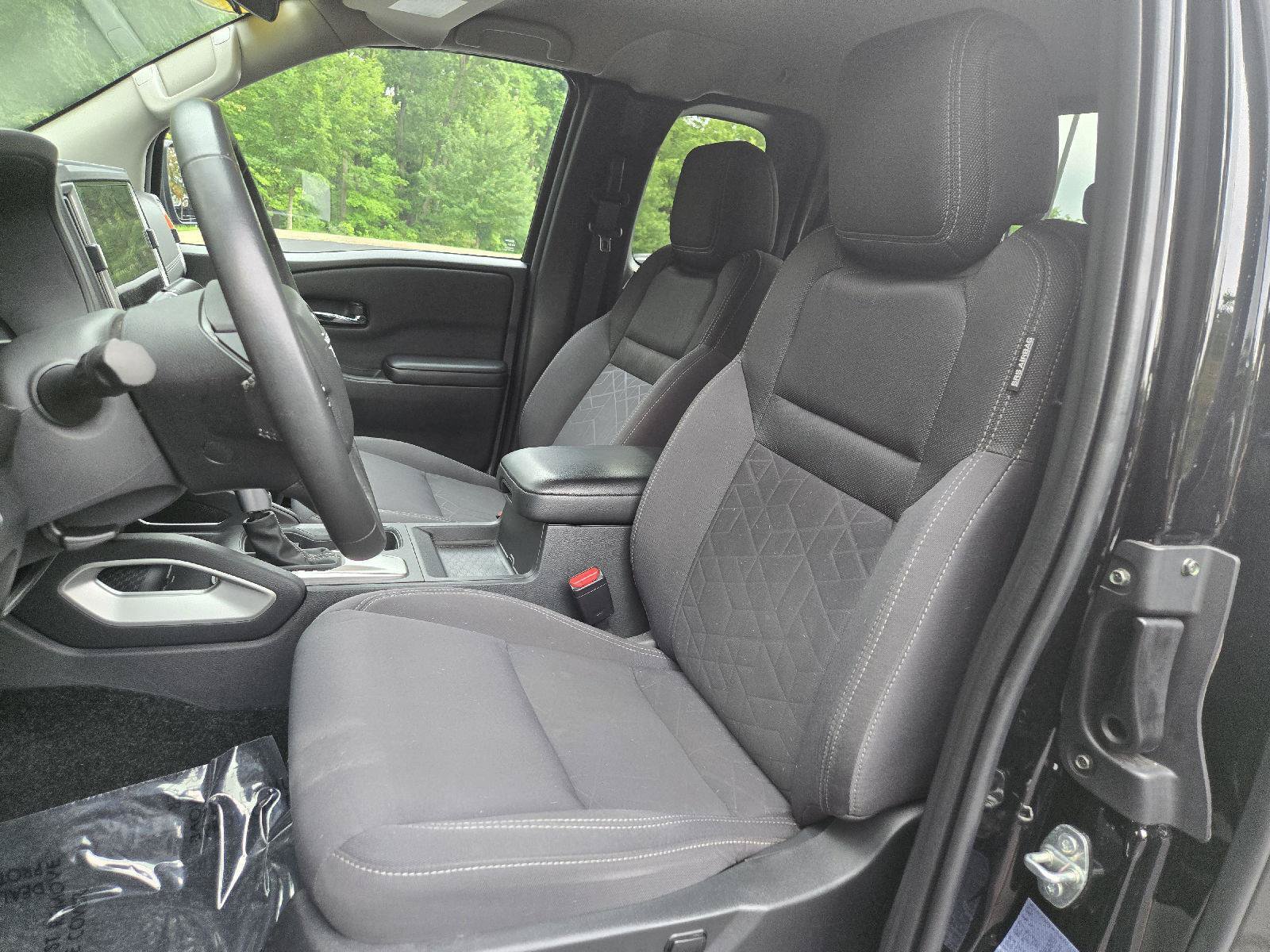 Used 2025 Nissan Frontier SV w/ SV Convenience Package RWD image 12