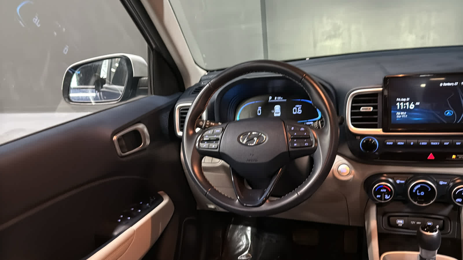 Used 2023 Hyundai Venue Limited w/ Cargo Package FWD image 22