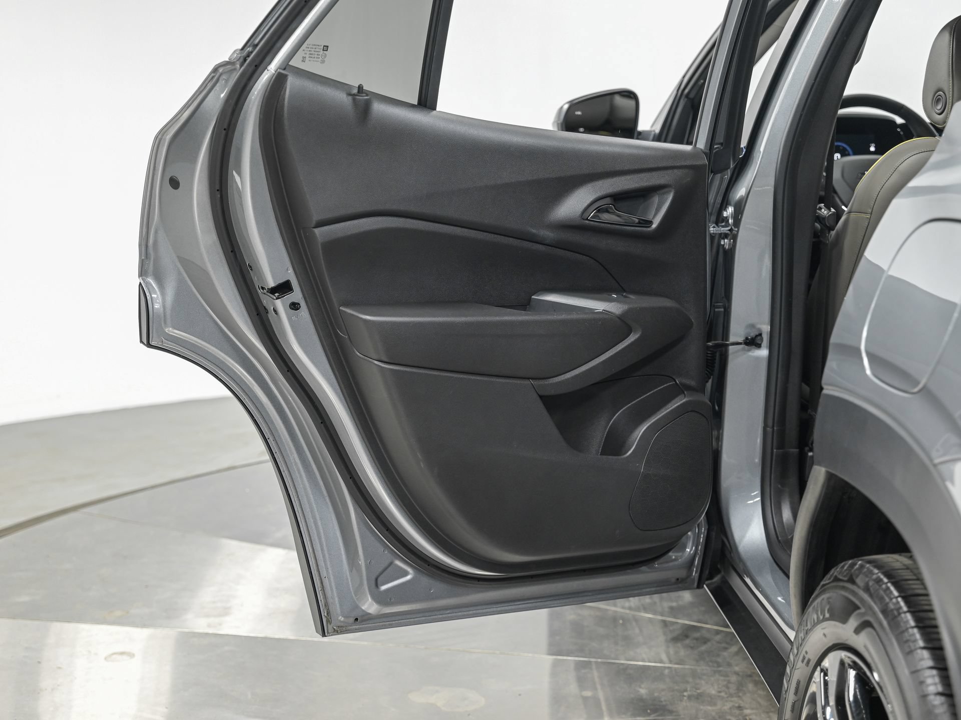 Used 2025 Chevrolet Trax ACTIV w/ Sunroof Package FWD image 26