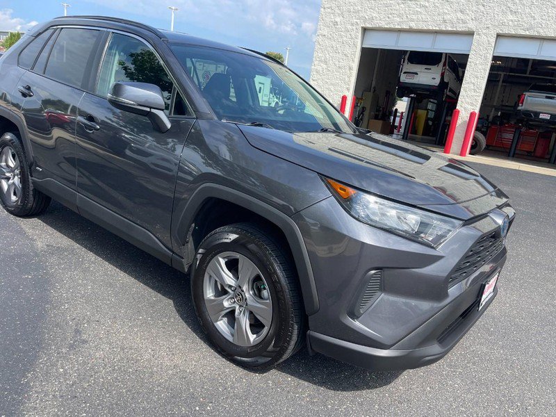 Used 2022 Toyota RAV4 LE AWD/4WD image 2