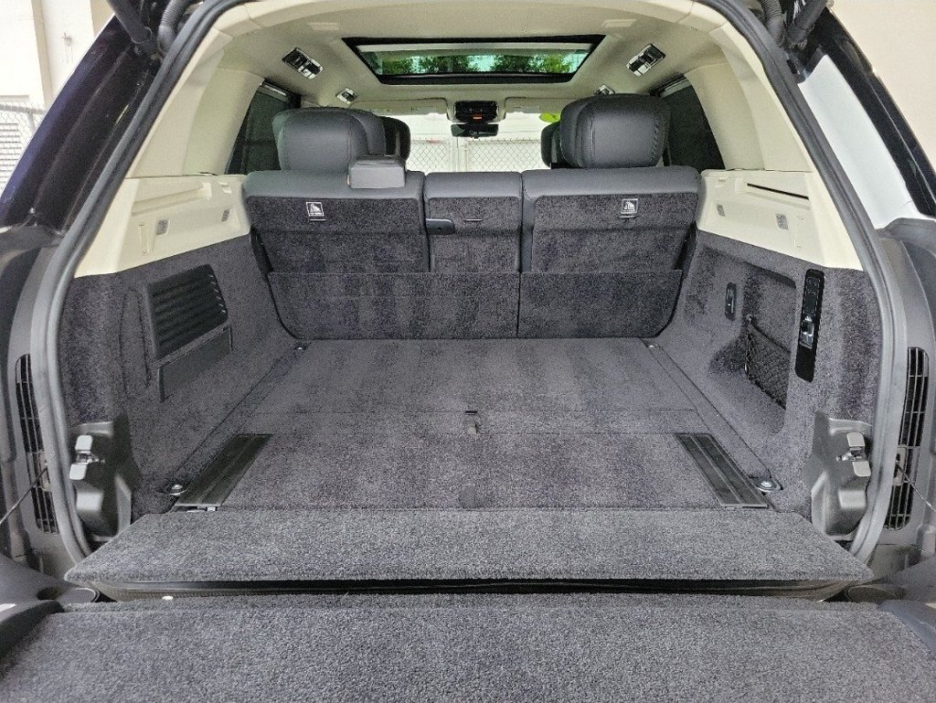 Used 2023 Land Rover Range Rover Autobiography AWD/4WD image 11