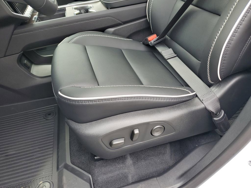 New 2026 GMC Acadia Denali w/ Super Cruise Package image 16