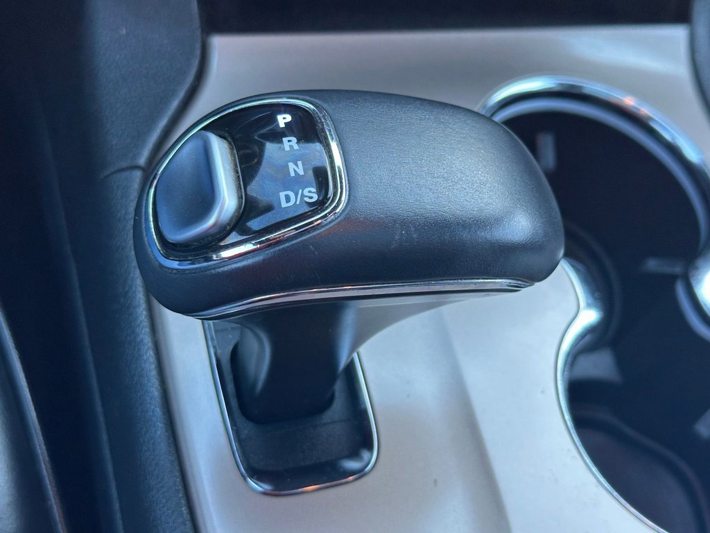 Used 2015 Jeep Grand Cherokee Overland w/ Advanced Technology Group image 29