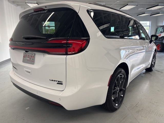 New 2026 Chrysler Pacifica Limited w/ S Appearance Package image 9
