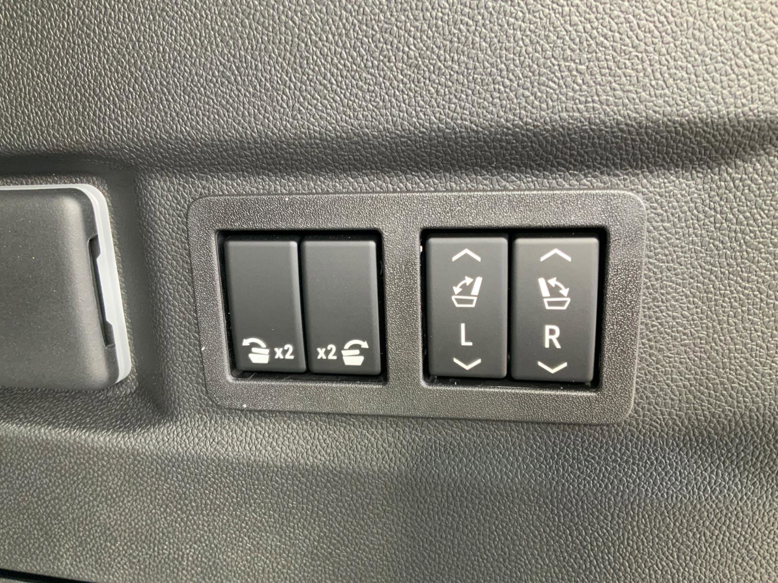 New 2026 Chevrolet Tahoe Premier w/ Sun And Tow Package AWD/4WD image 32