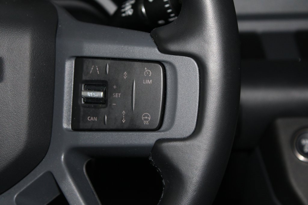 Used 2025 Land Rover Defender 110 X-Dynamic SE image 22