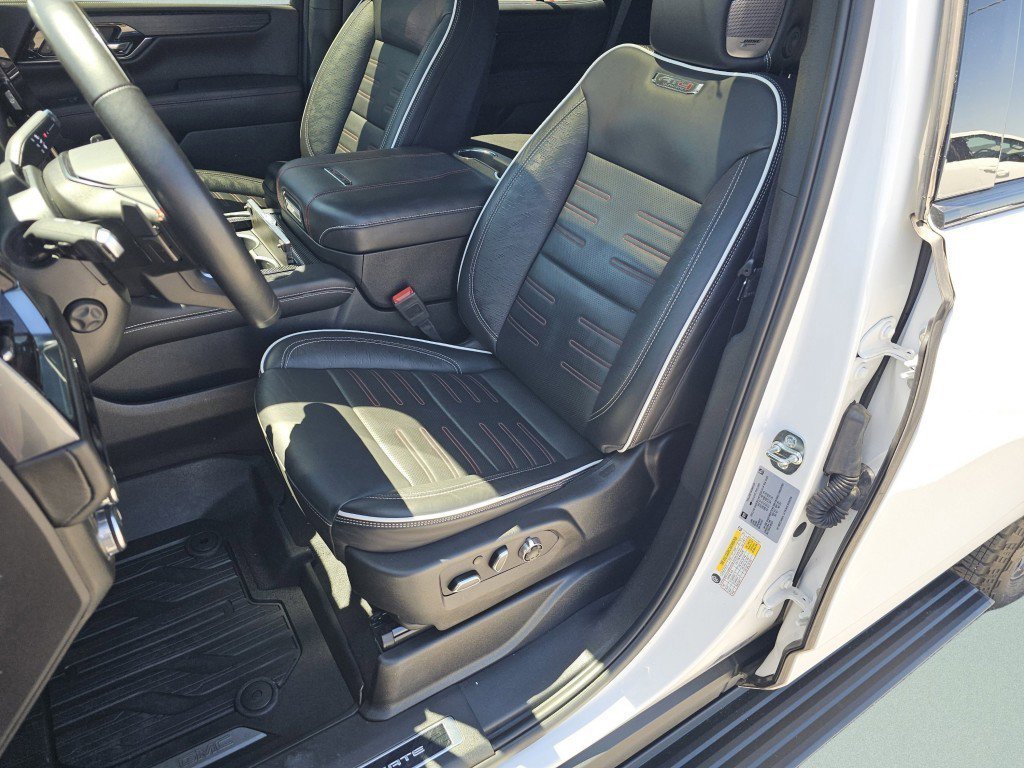 Used 2025 GMC Yukon AT4 Ultimate w/ LPO, Floor Liner Package AWD/4WD image 6