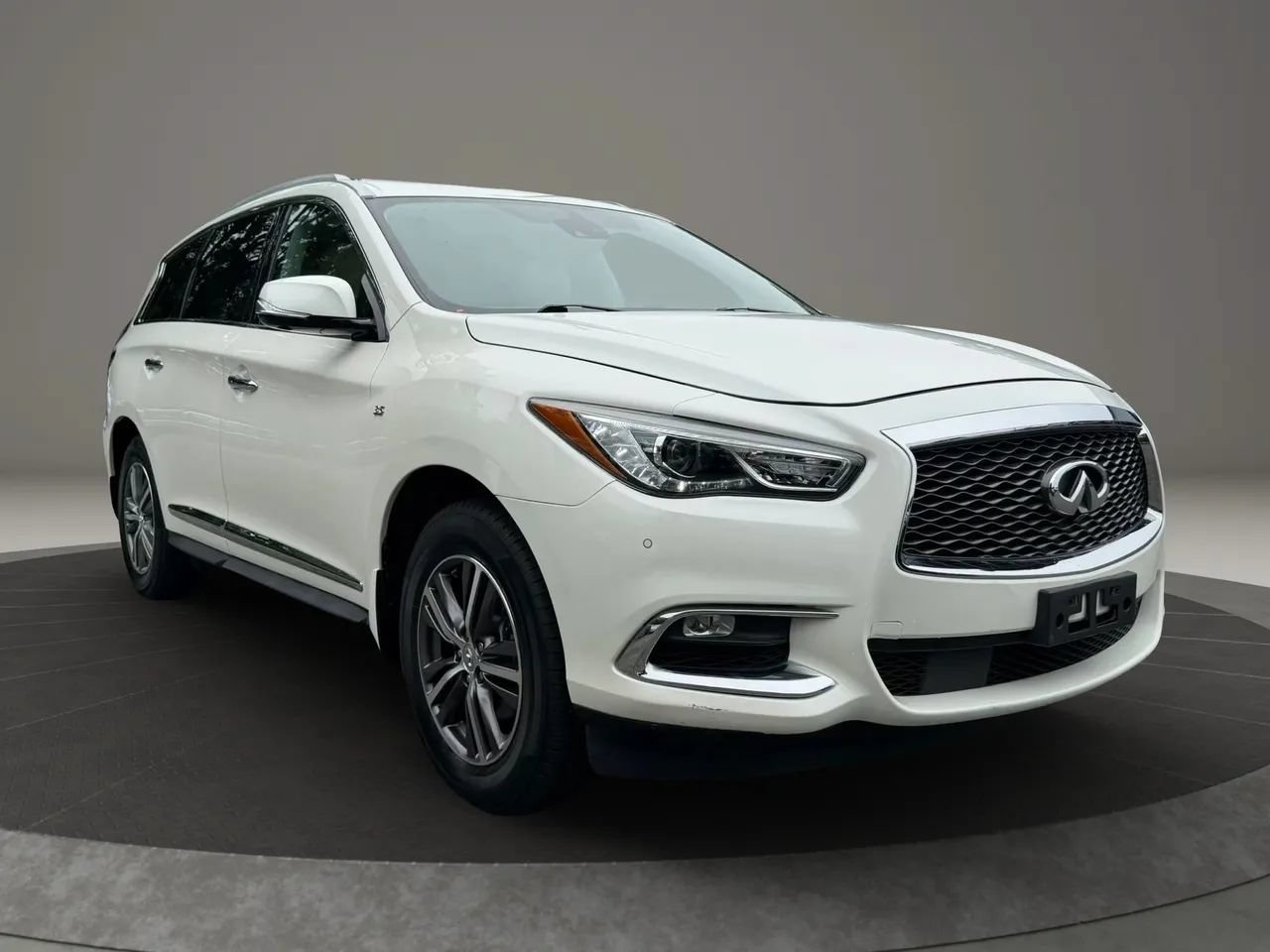 Used 2019 INFINITI QX60 Luxe w/ Essential Package AWD/4WD image 3