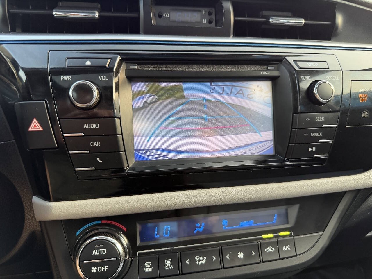 Used 2014 Toyota Corolla LE FWD image 23