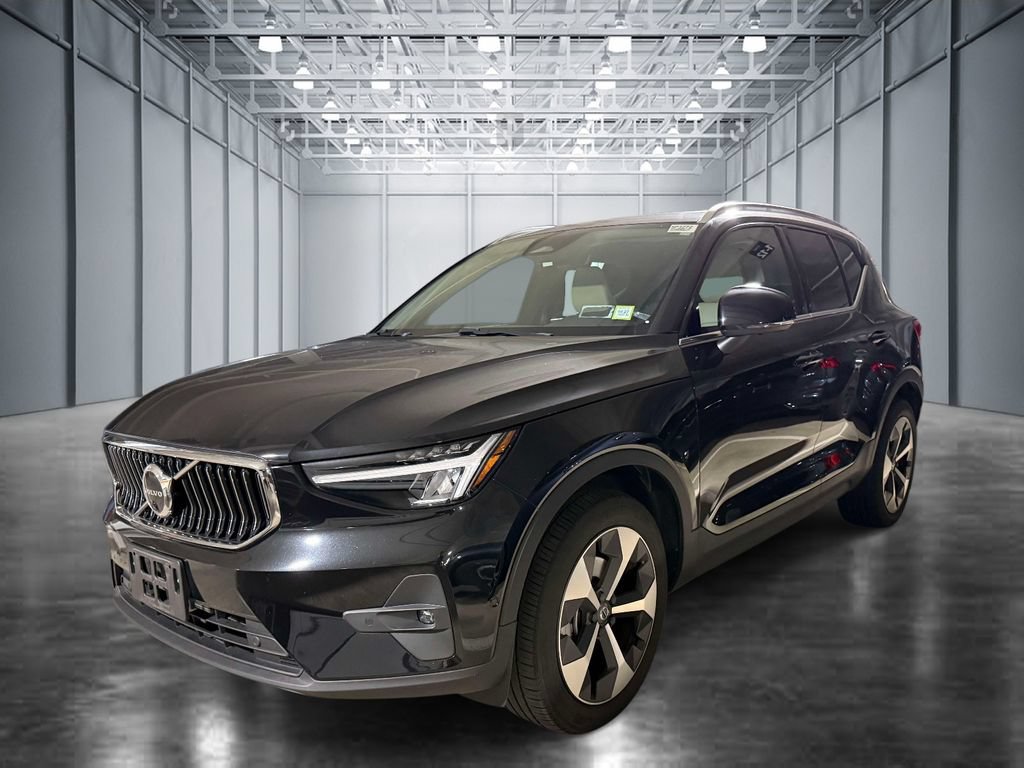 Used 2023 Volvo XC40 B5 Plus w/ Protection Package Premier AWD/4WD image 1