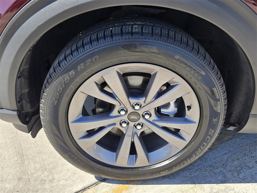 Used 2022 Ford Explorer XLT w/ Equipment Group 202A image 11