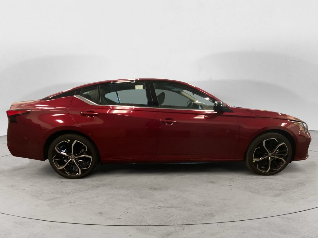 Used 2024 Nissan Altima 2.5 SR FWD image 7