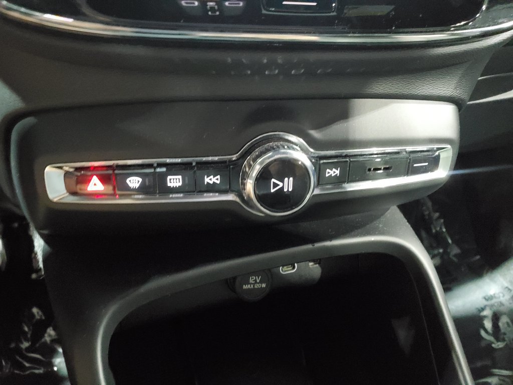 Used 2025 Volvo XC40 B5 Core AWD/4WD image 34