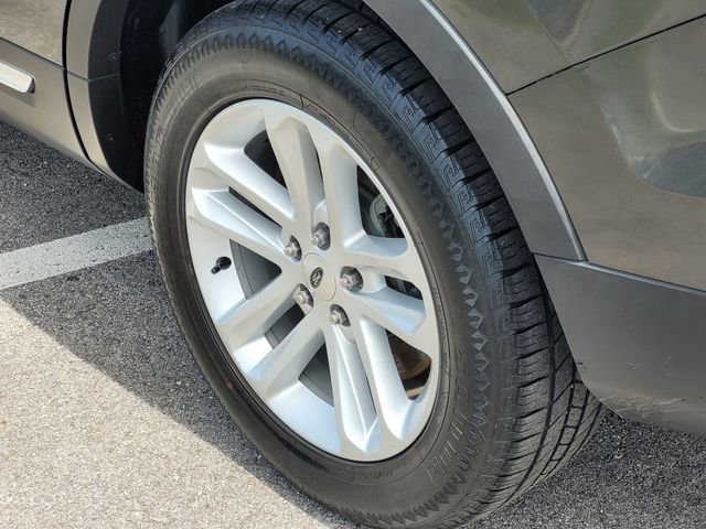 Used 2016 Ford Explorer XLT w/ Equipment Group 201A FWD image 8