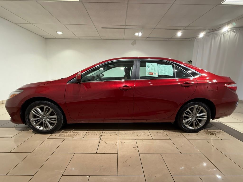 Used 2017 Toyota Camry SE image 2
