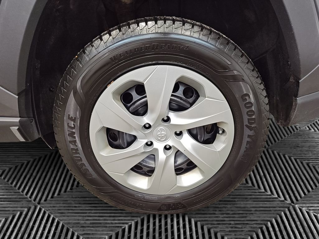 Used 2022 Toyota RAV4 LE image 14