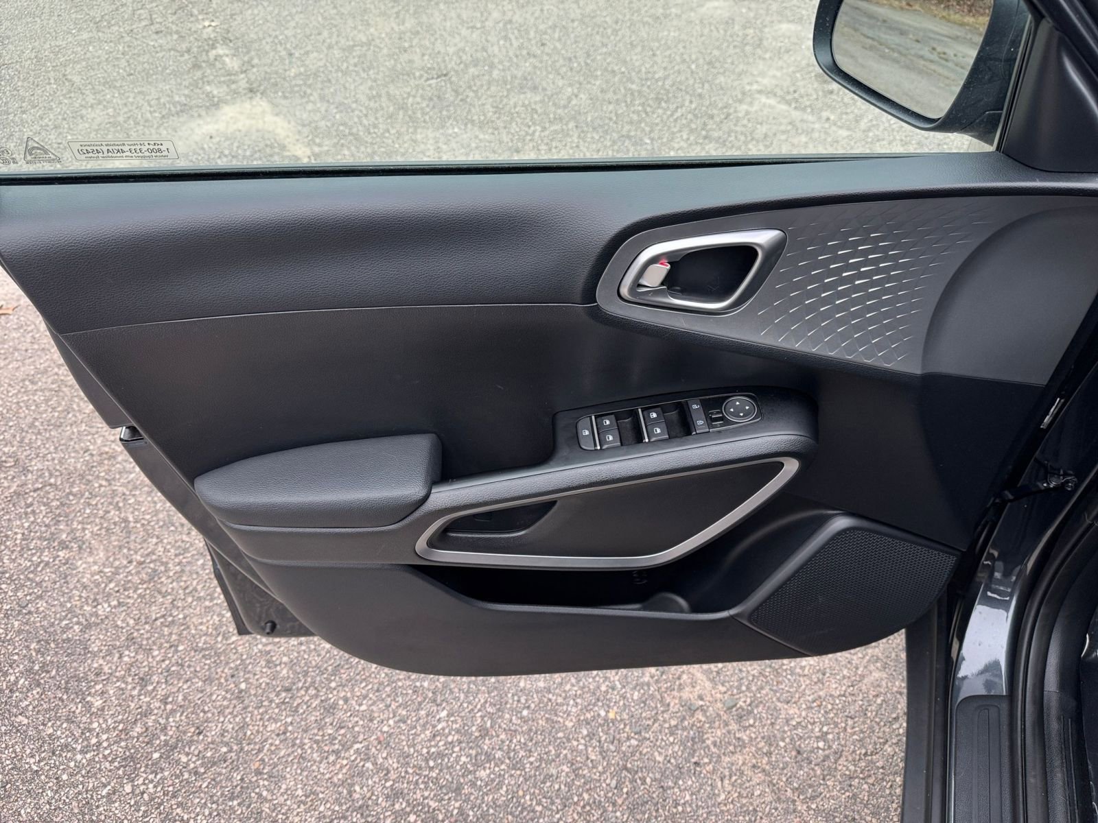 Used 2025 Kia Soul LX w/ LX Technology Package image 18