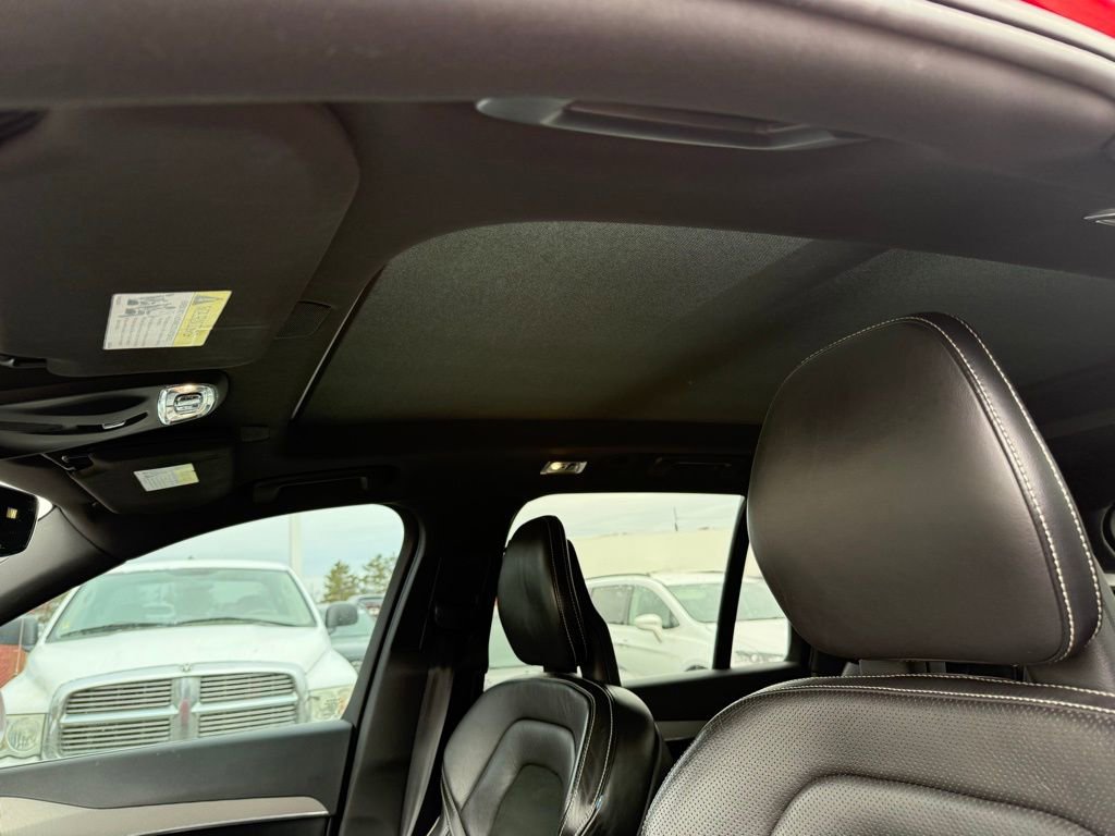 Used 2016 Volvo XC90 T6 R-Design w/ Vision Package image 5