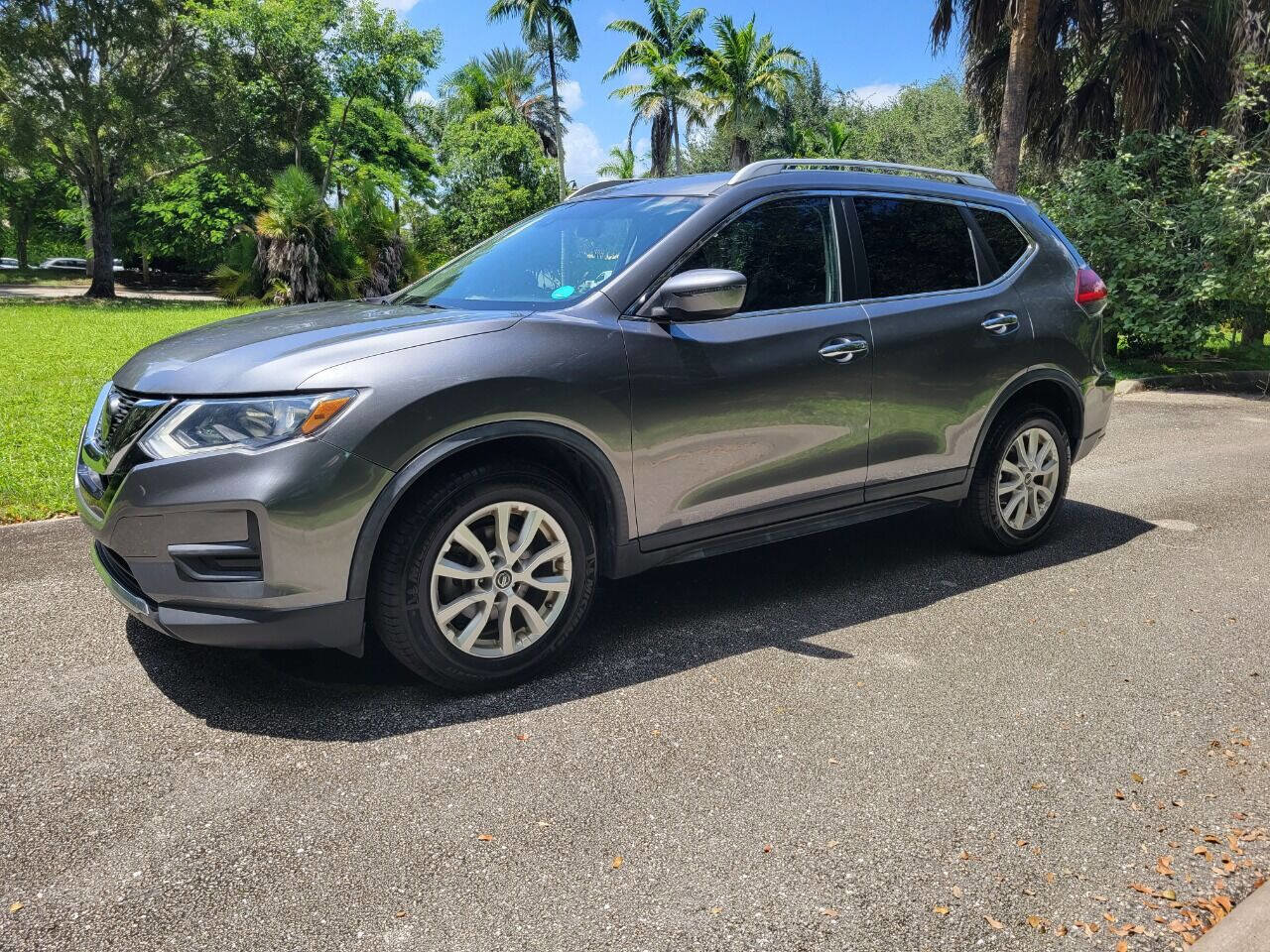 Used 2019 Nissan Rogue SV FWD image 3