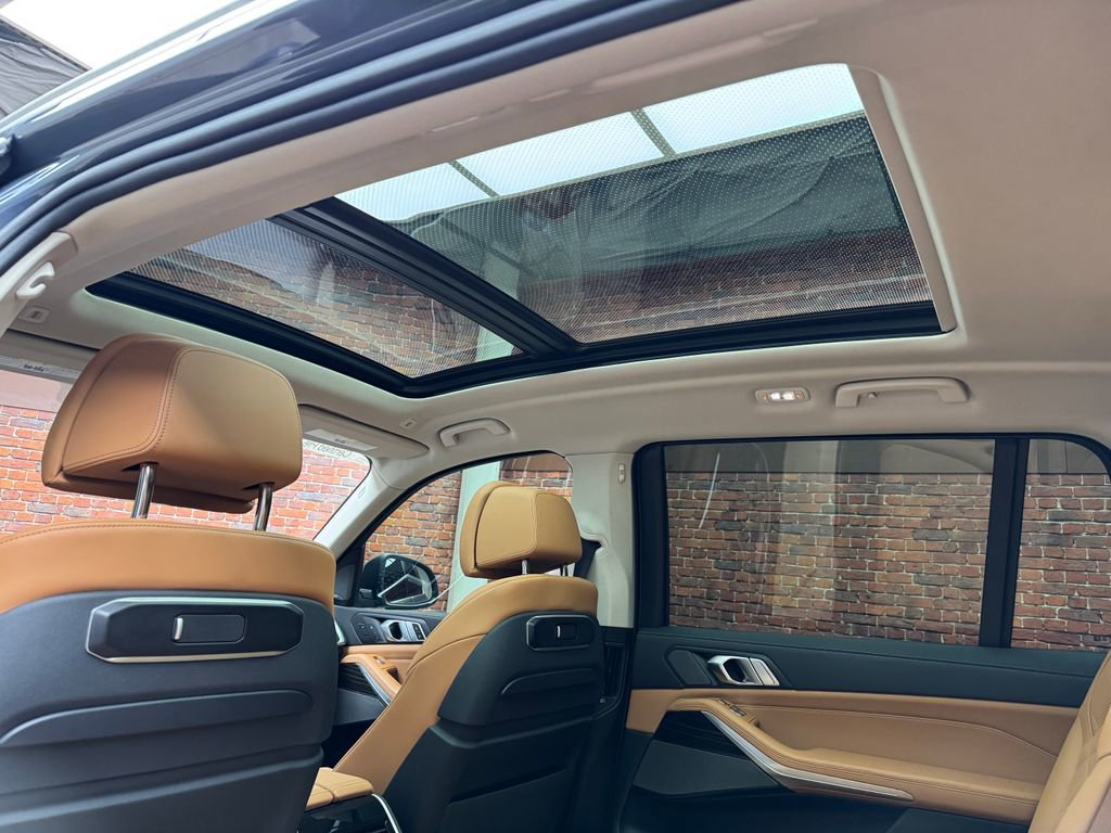 Certified 2025 BMW X7 xDrive40i w/ Executive Package image 3