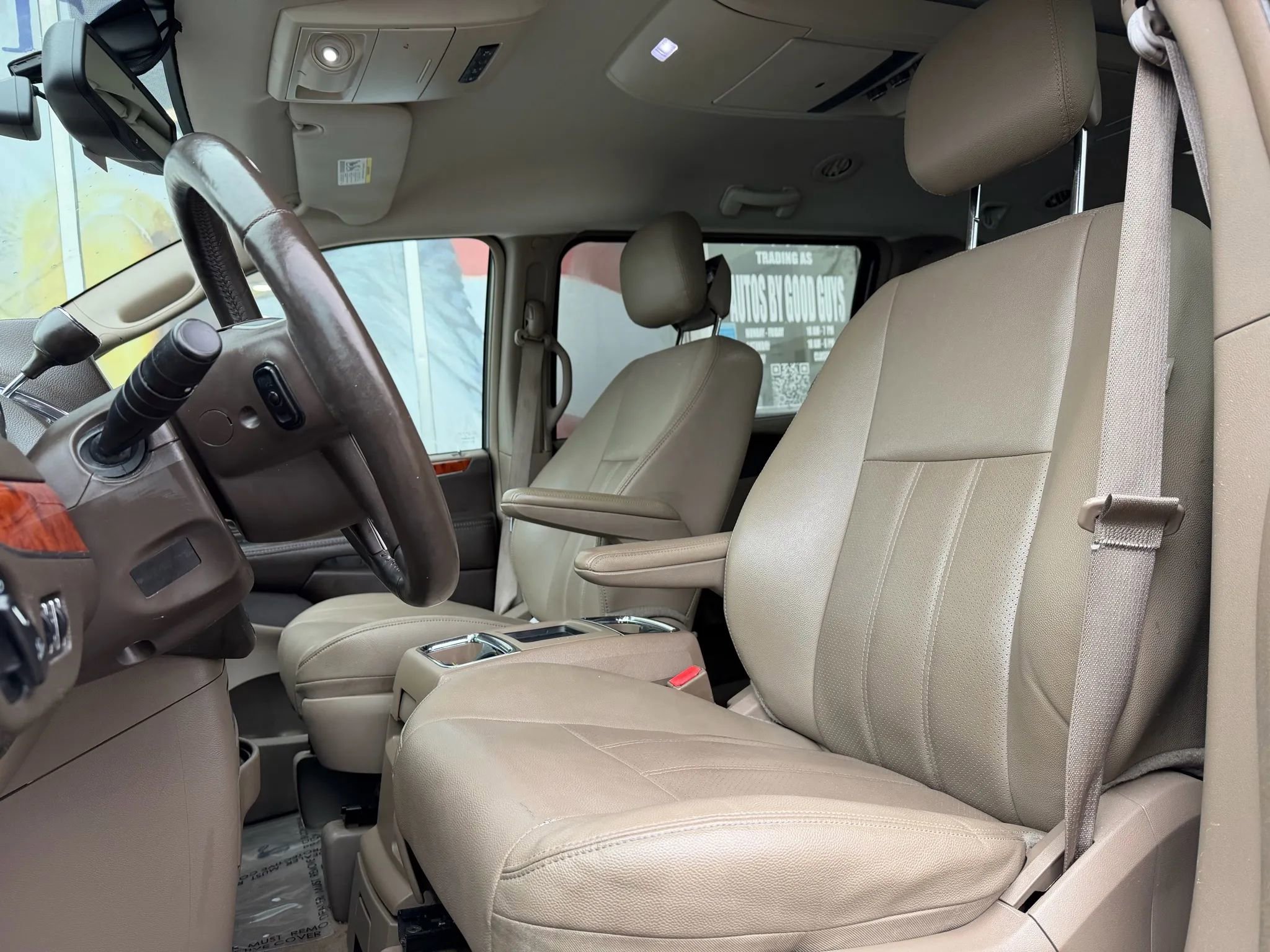 Used 2015 Chrysler Town & Country Touring-L w/ Driver Convenience Group image 10